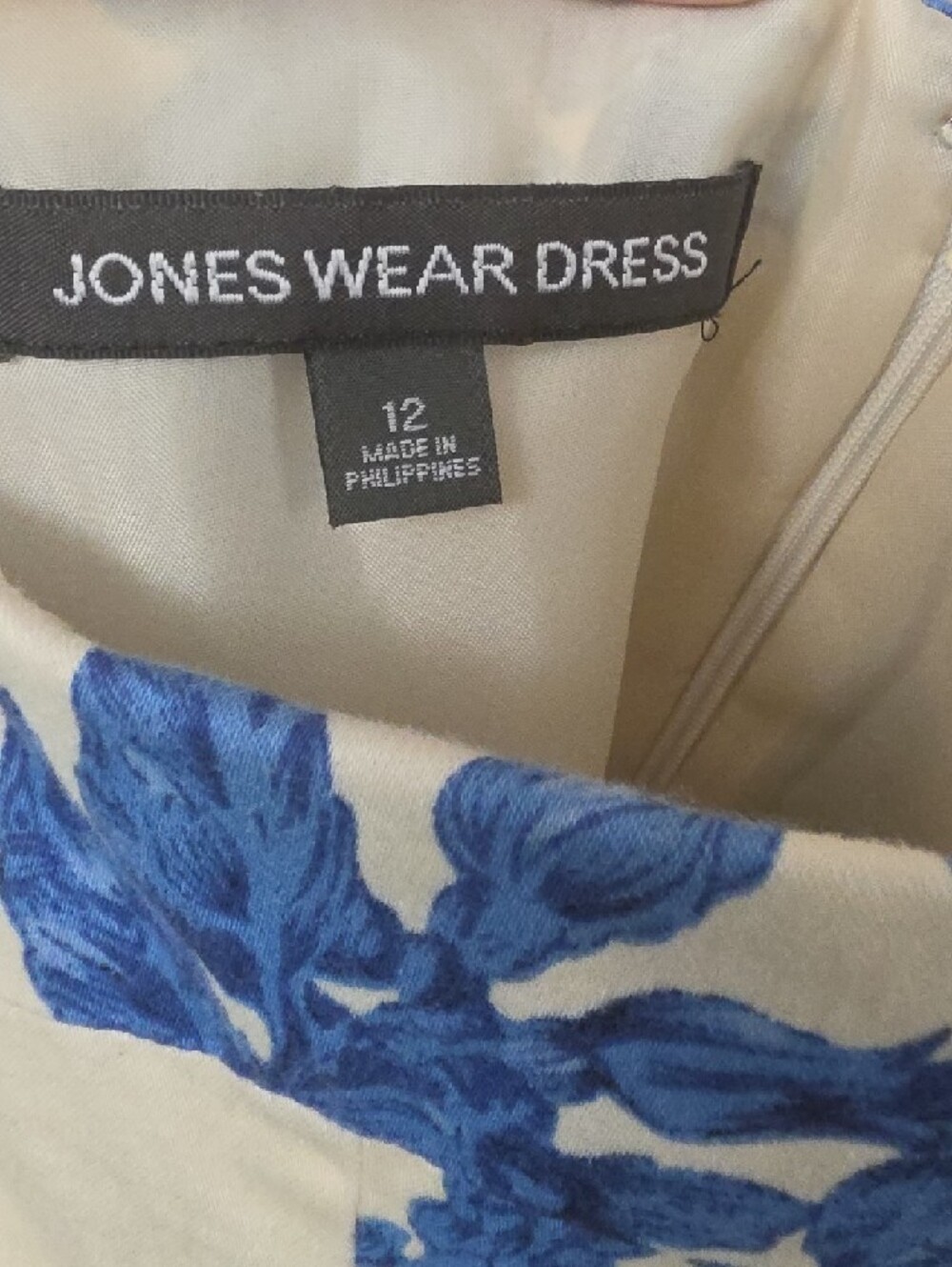 Jones Wear White Mini Dress with Blue Floral Print SZ 12 - Picture 3 of 6
